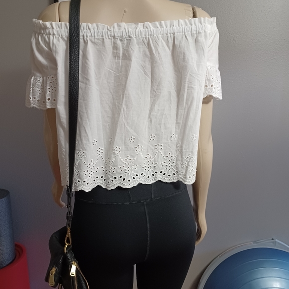 IRIS Los Angeles off the shoulder blouse with eyelet trim New with Tags Size M - Picture 3 of 7